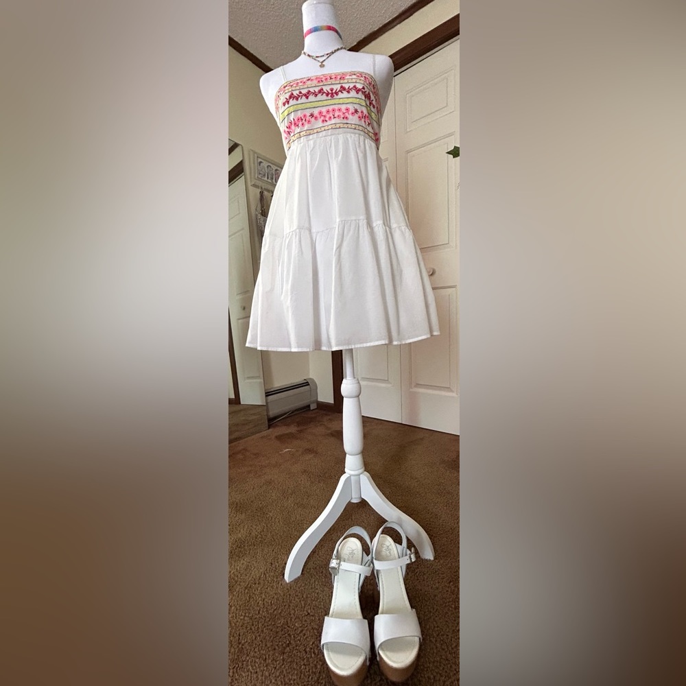 Embroidered Francesca summer midi white dress. Size XS. Brand new. Never worn.